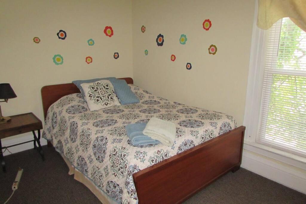 Great Gorge Guesthouse - Walk To The Falls, The Casino And All Downtown Restaurants - Across From The Aquarium Niagarafallen Exteriör bild